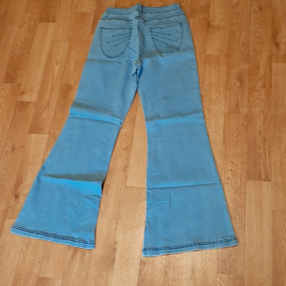 High Waisted Flare Light Wash Jeans w/Pockets NWOT - Picture 3 of 8